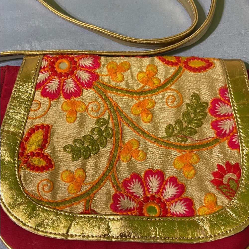 POTLI’S Embroidered Crossbody Bag - Picture 2 of 8